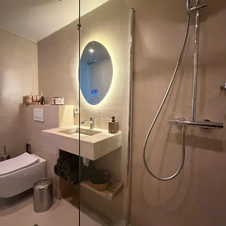 Robinstays - The Artisan Retreats,