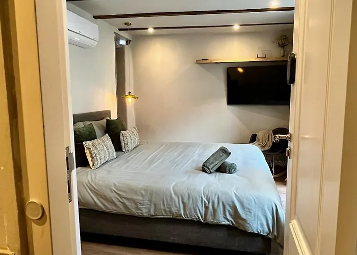 Robinstays - The Artisan Retreats, Bed & Breakfast