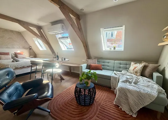 Robinstays - The Artisan Retreats, Bed & Breakfast