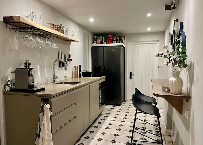 Robinstays - The Artisan Retreats, Bed & Breakfast