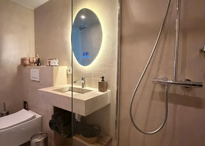 Robinstays - The Artisan Retreats,